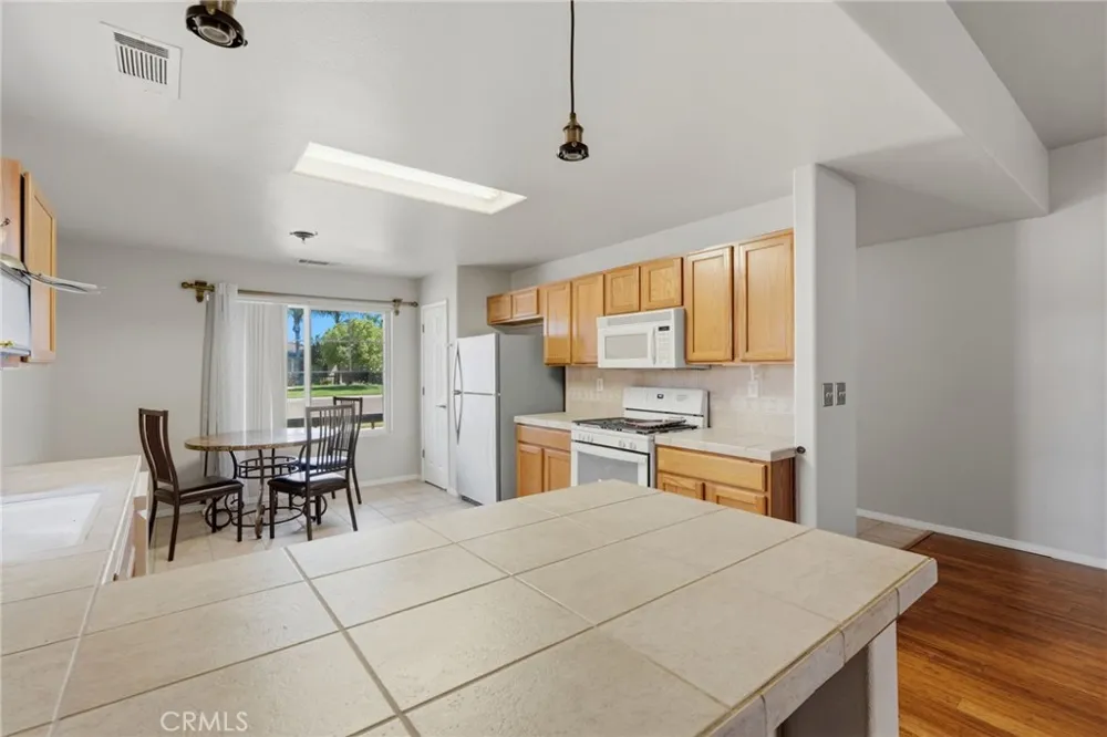 1865 La Vida Avenue Porterville, CA 93257