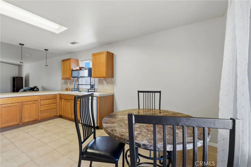 1865 La Vida Avenue Porterville, CA 93257