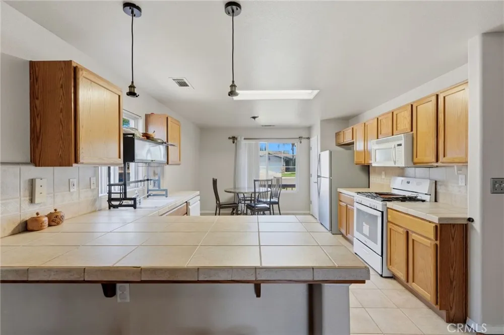 1865 La Vida Avenue Porterville, CA 93257