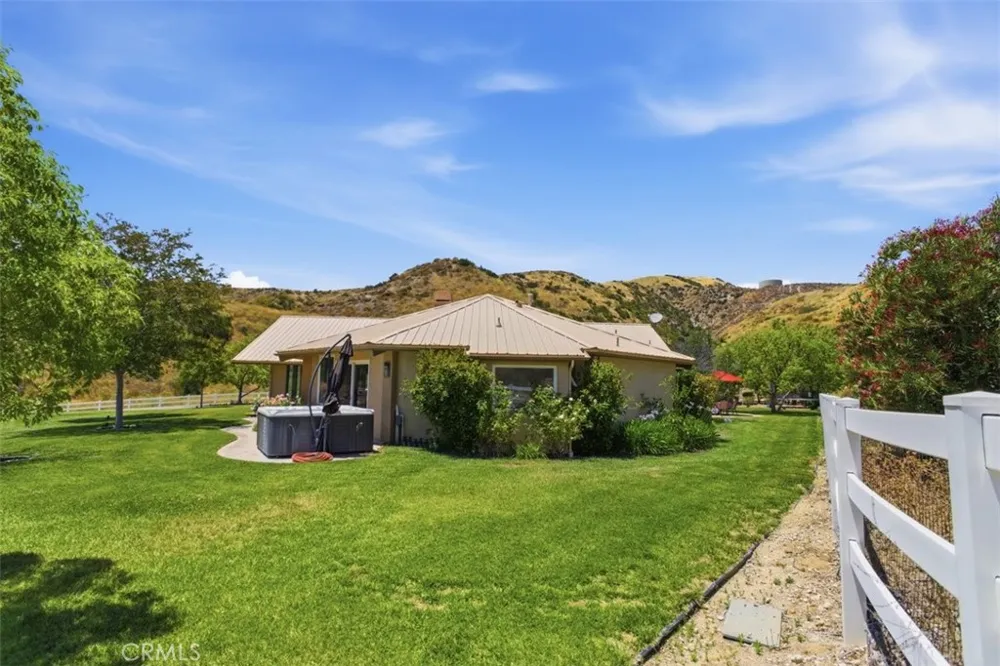 31233 Romero Canyon Castaic, CA 91384