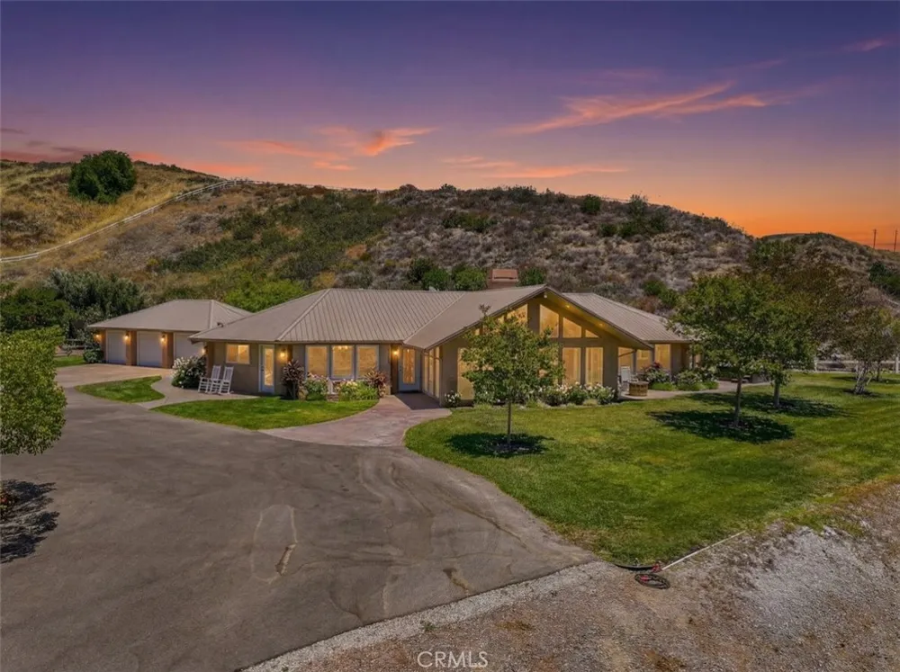 31233 Romero Canyon Castaic, CA 91384