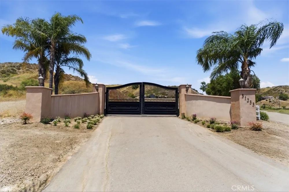 31233 Romero Canyon Castaic, CA 91384
