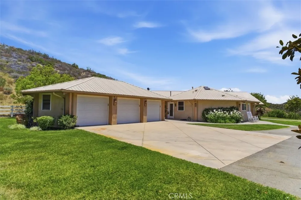 31233 Romero Canyon Castaic, CA 91384
