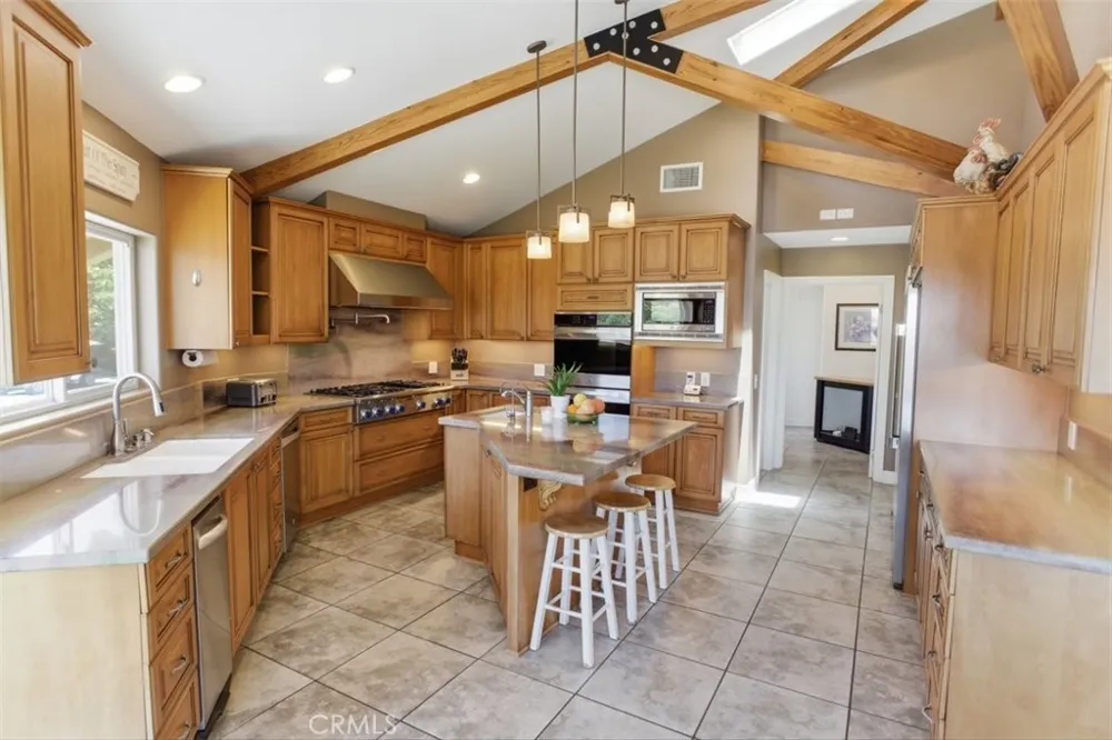 31233 Romero Canyon Castaic, CA 91384
