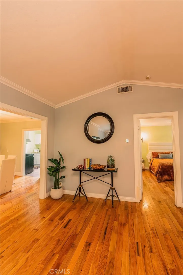 7122 De Longpre Los Angeles, CA 90046