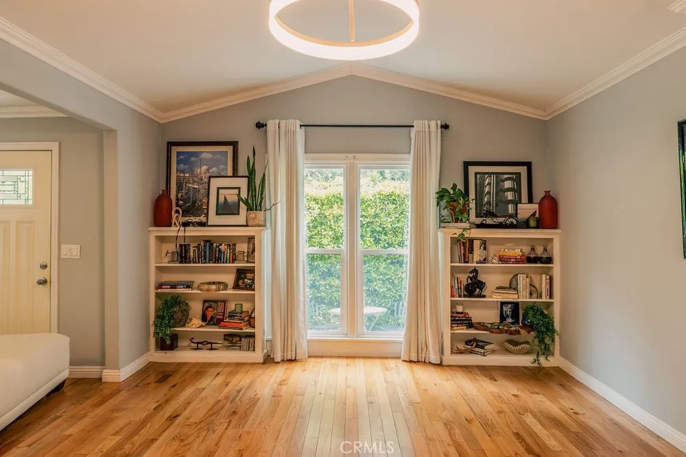 7122 De Longpre Los Angeles, CA 90046