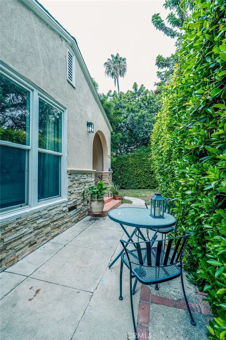 7122 De Longpre Los Angeles, CA 90046