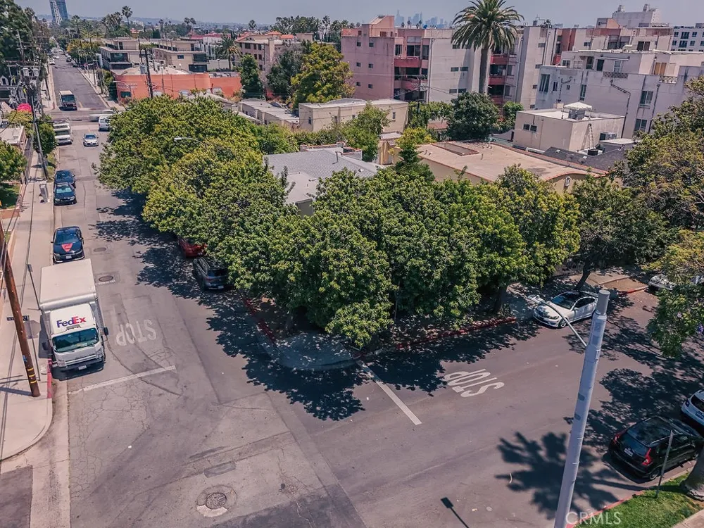 7122 De Longpre Los Angeles, CA 90046