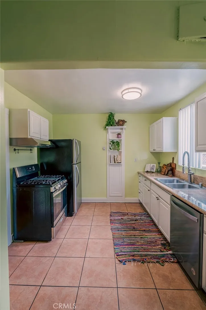 7122 De Longpre Los Angeles, CA 90046