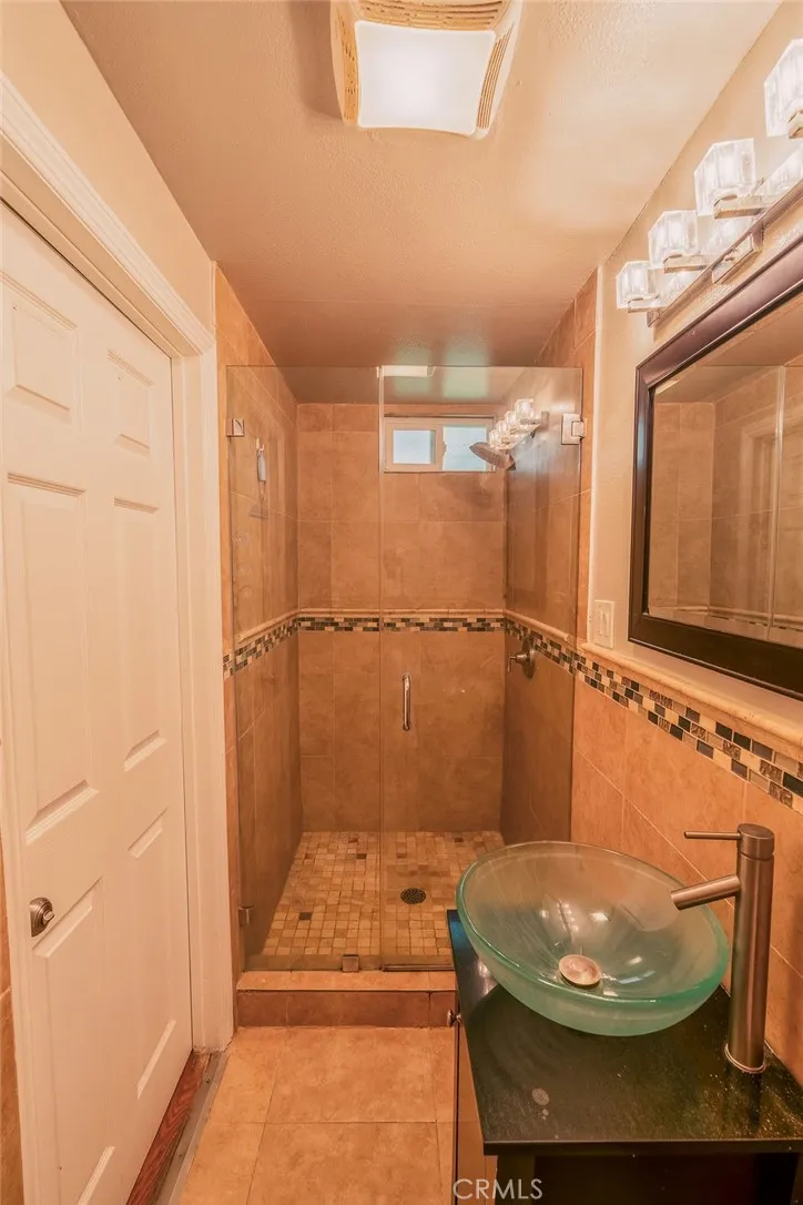7122 De Longpre Los Angeles, CA 90046