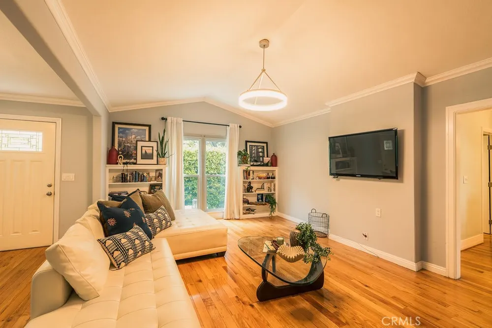 7122 De Longpre Los Angeles, CA 90046
