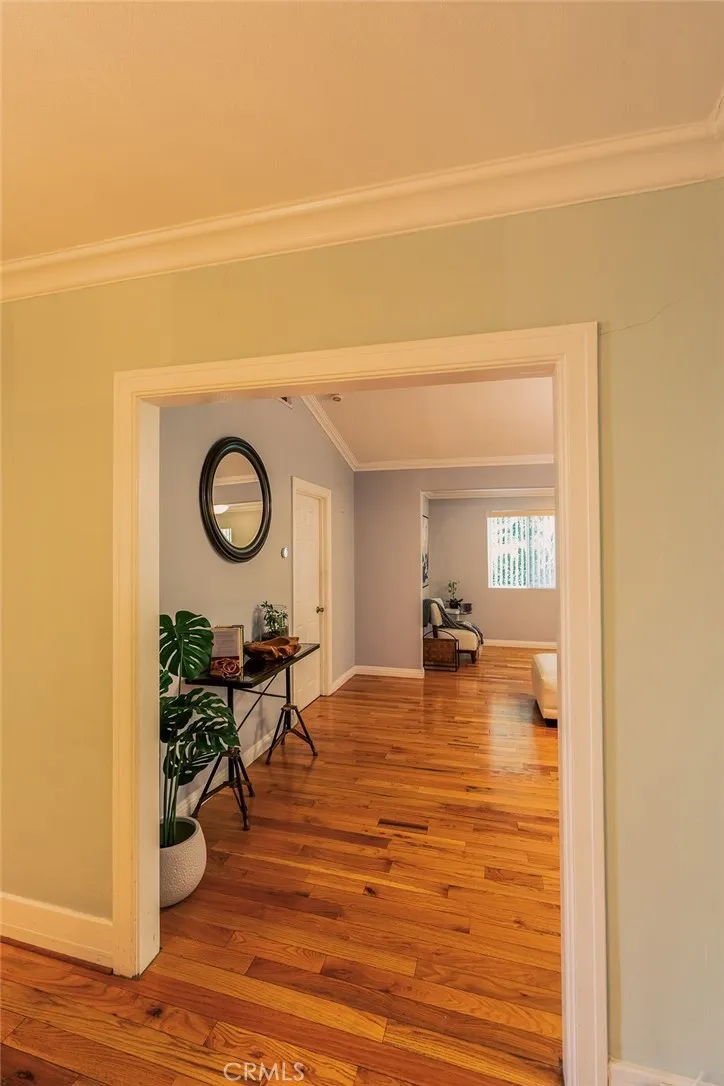 7122 De Longpre Los Angeles, CA 90046
