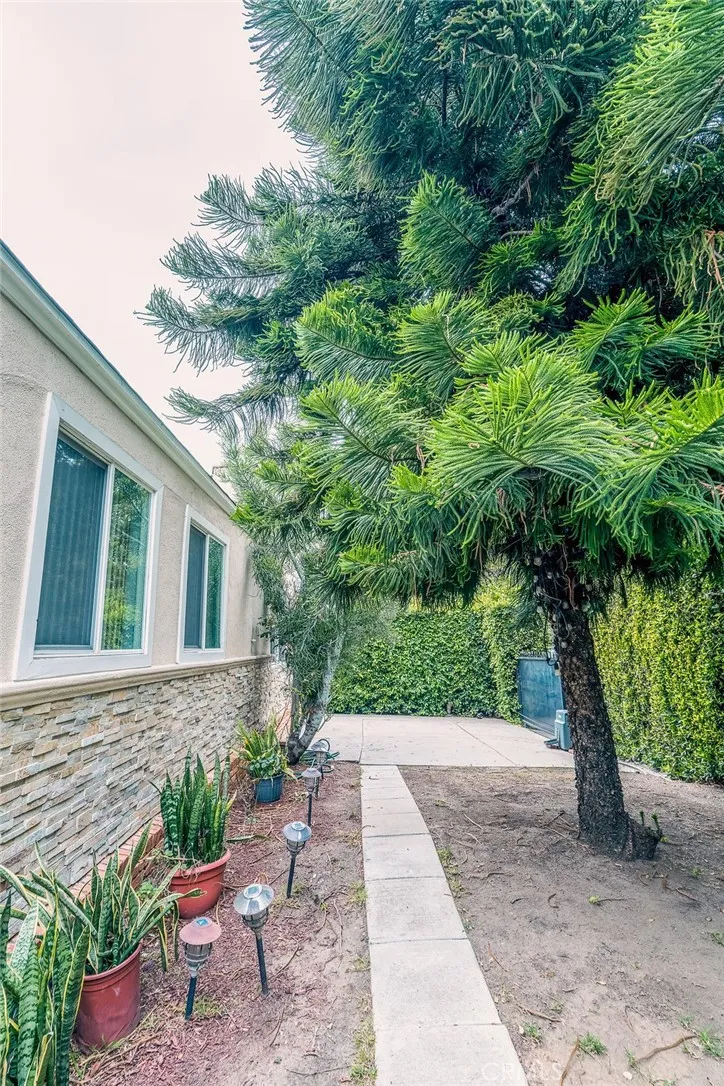 7122 De Longpre Los Angeles, CA 90046