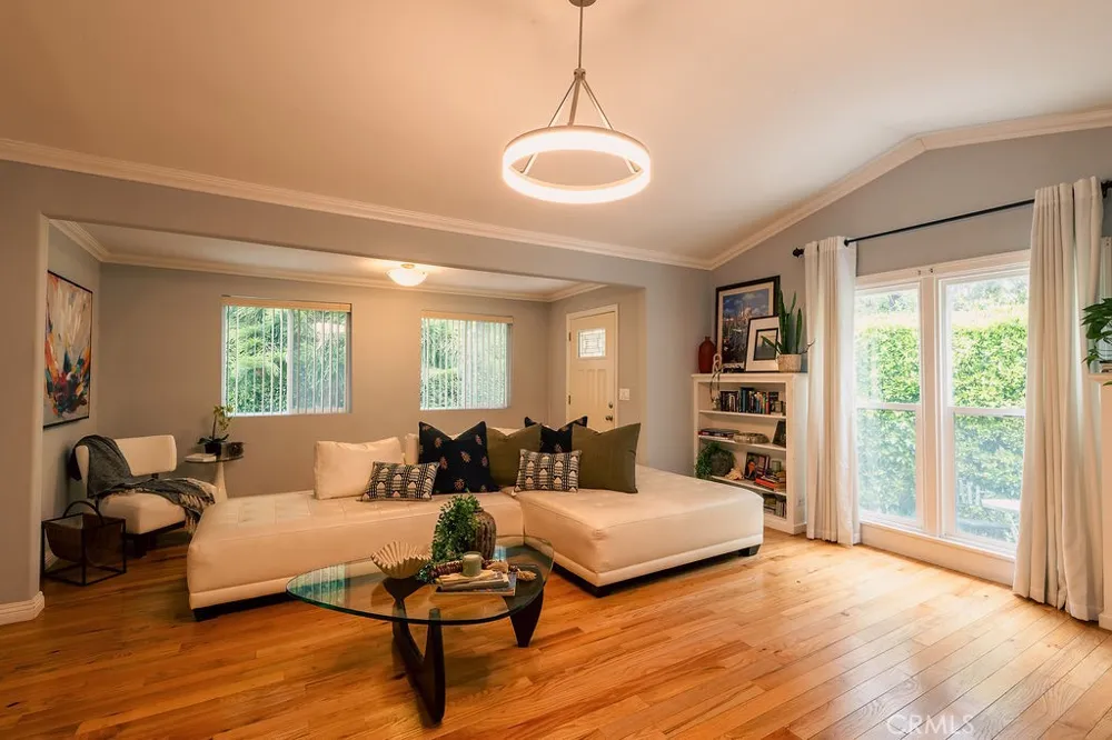 7122 De Longpre Los Angeles, CA 90046