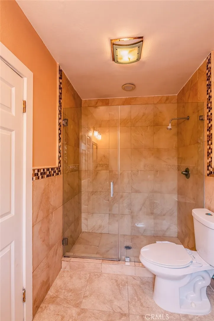 7122 De Longpre Los Angeles, CA 90046