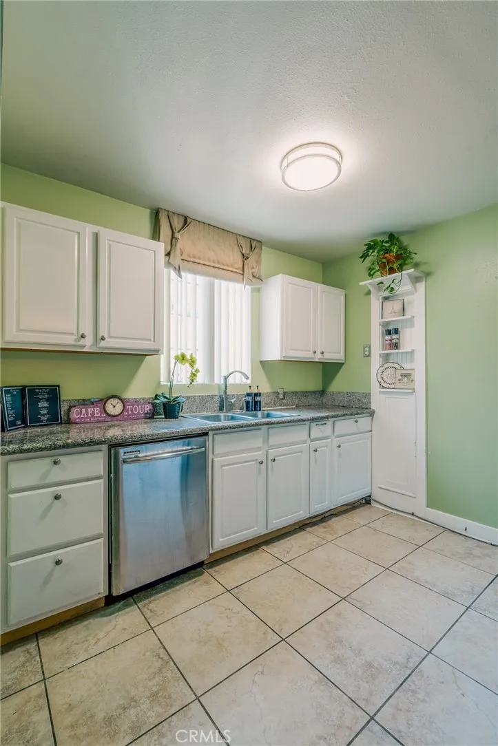 7122 De Longpre Los Angeles, CA 90046