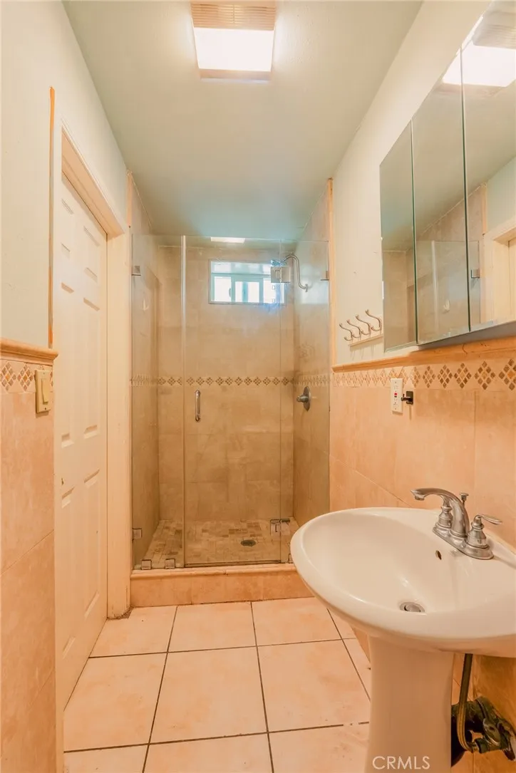 7122 De Longpre Los Angeles, CA 90046
