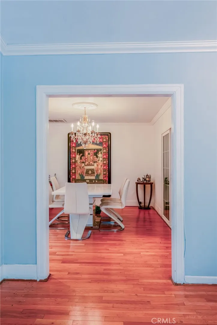 7122 De Longpre Los Angeles, CA 90046