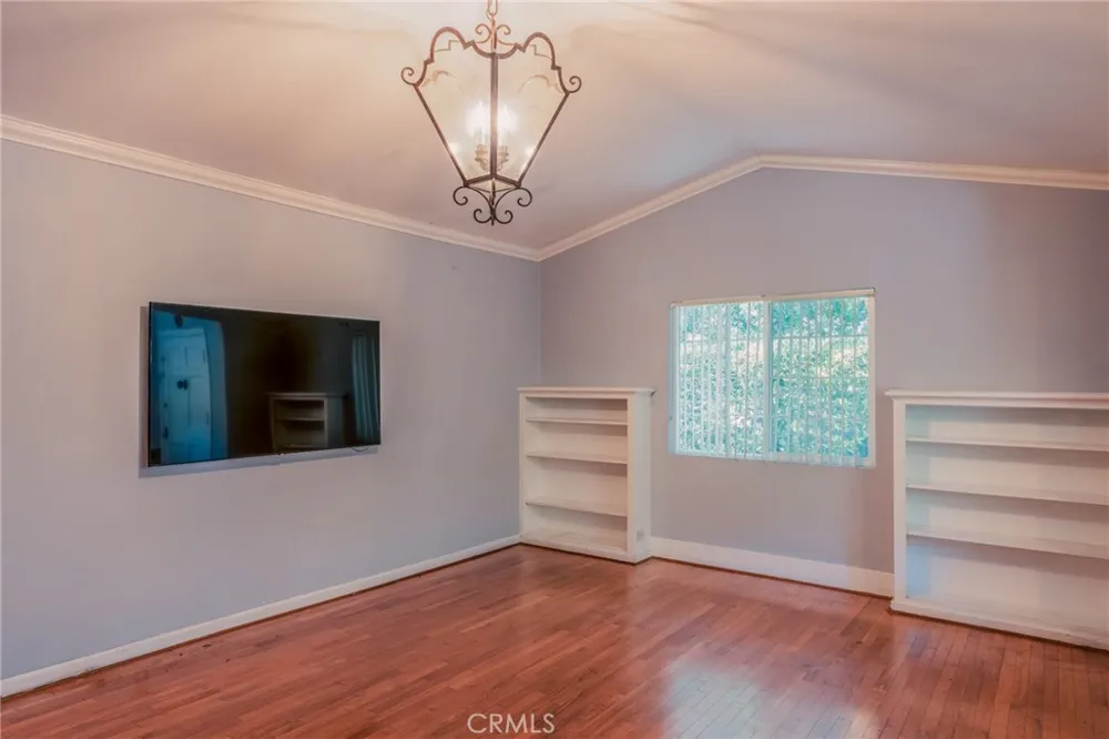 7122 De Longpre Los Angeles, CA 90046