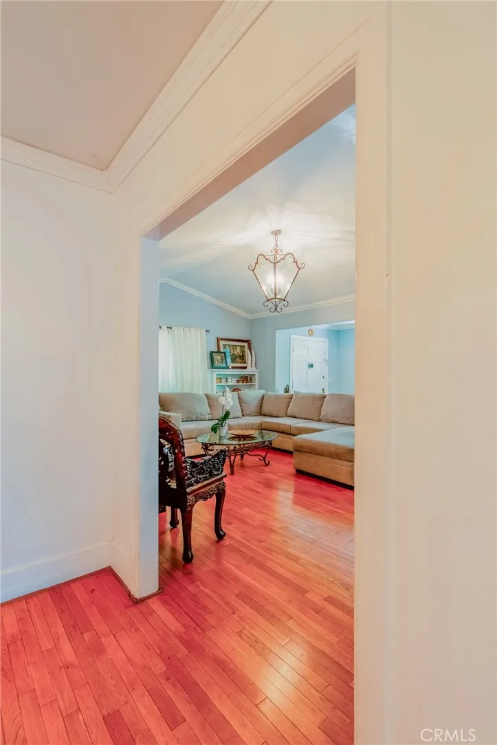 7122 De Longpre Los Angeles, CA 90046