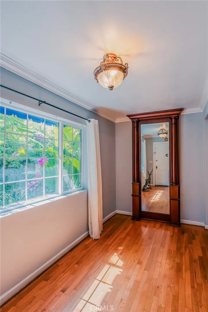 7122 De Longpre Los Angeles, CA 90046