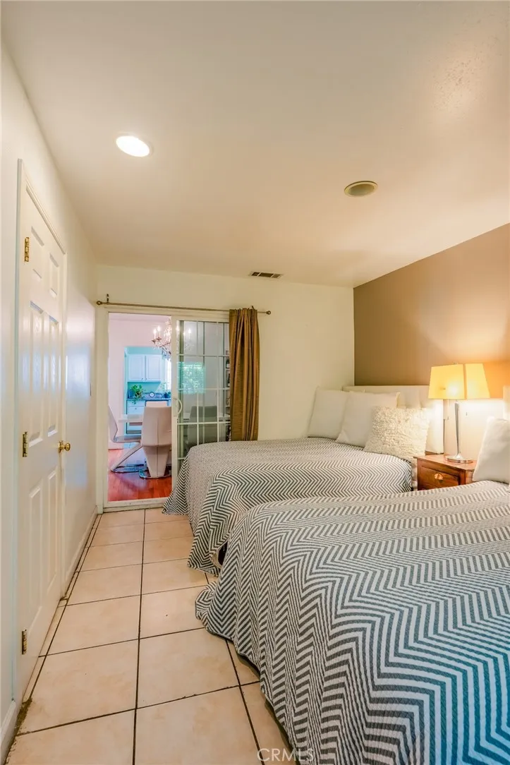 7122 De Longpre Los Angeles, CA 90046