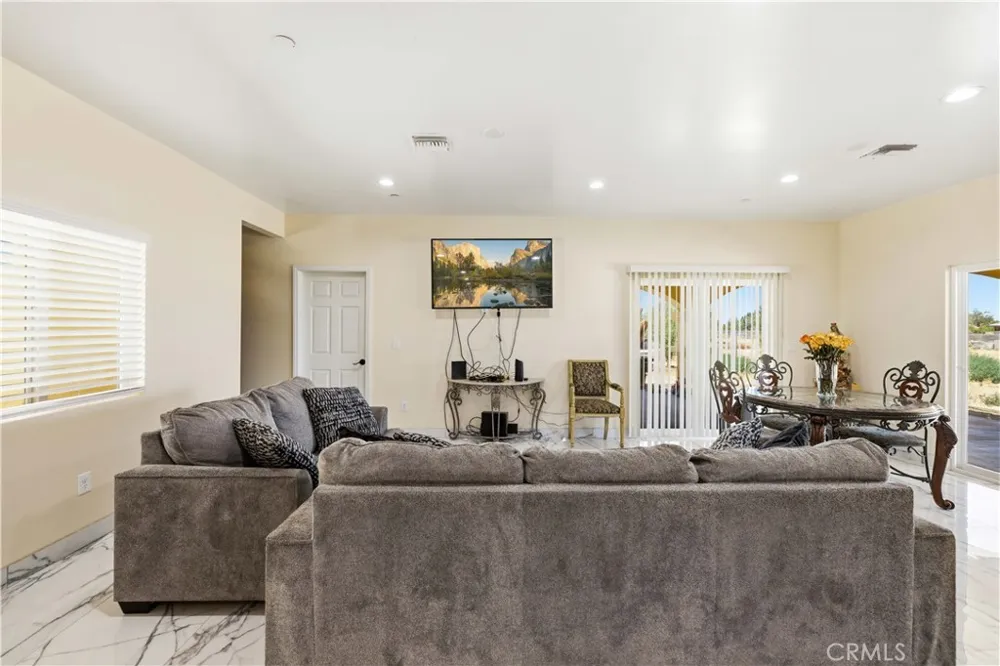9285 E Avenue Q14 Littlerock, CA 93543