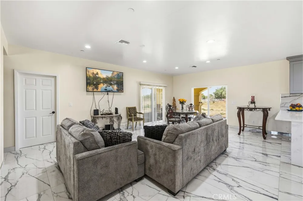 9285 E Avenue Q14 Littlerock, CA 93543