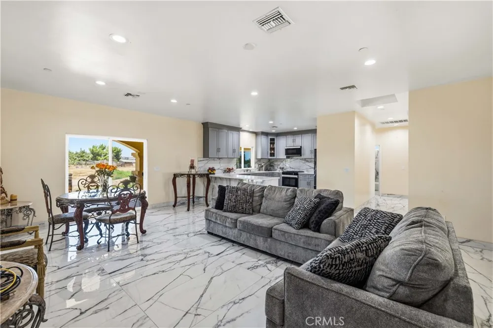 9285 E Avenue Q14 Littlerock, CA 93543