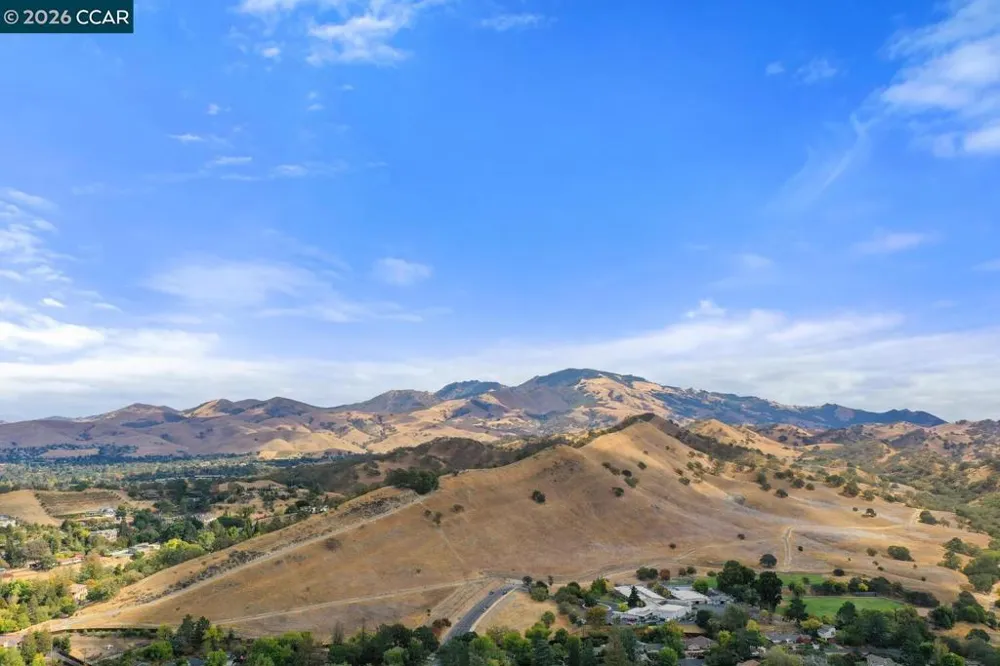 457 Summit Rd Walnut Creek, CA 94598