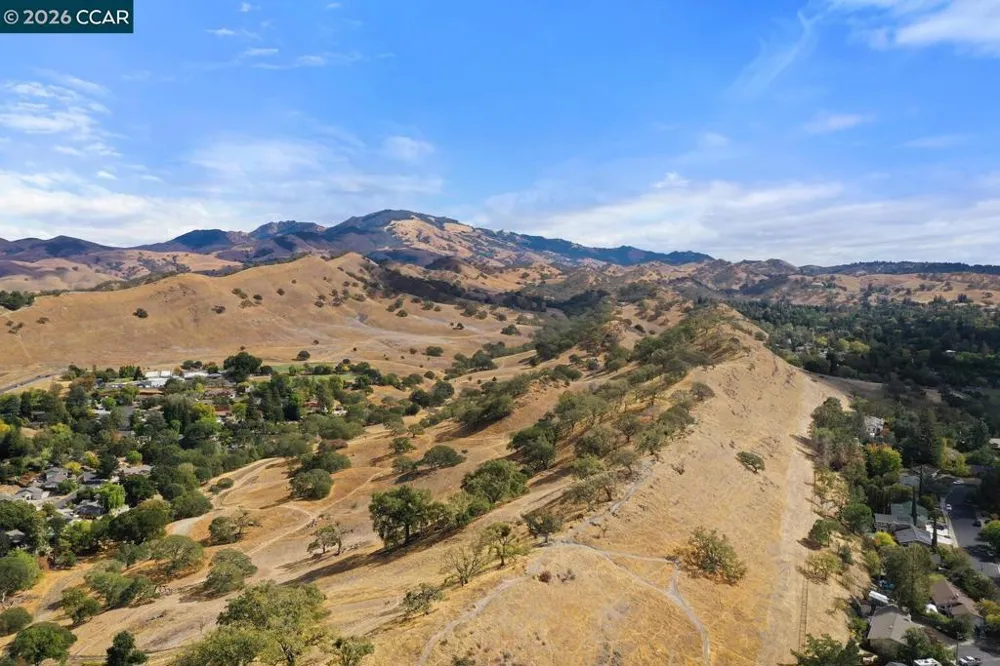 457 Summit Rd Walnut Creek, CA 94598