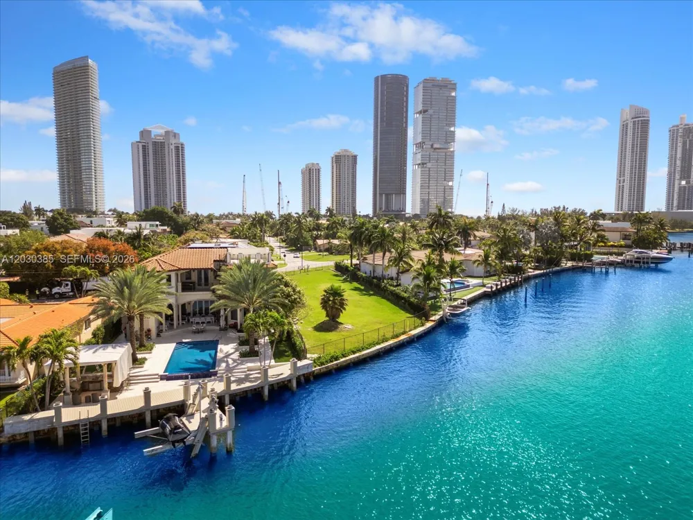 18800 Bay Rd Sunny Isles Beach, FL 33160