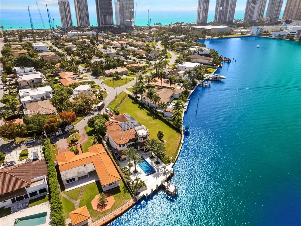 18800 Bay Rd Sunny Isles Beach, FL 33160