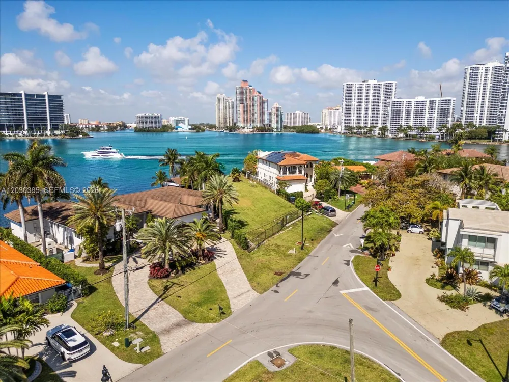 18800 Bay Rd Sunny Isles Beach, FL 33160