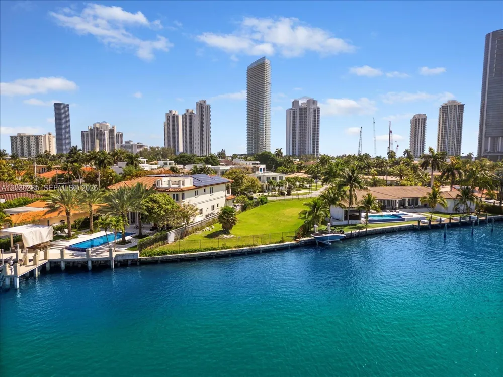 18800 Bay Rd Sunny Isles Beach, FL 33160