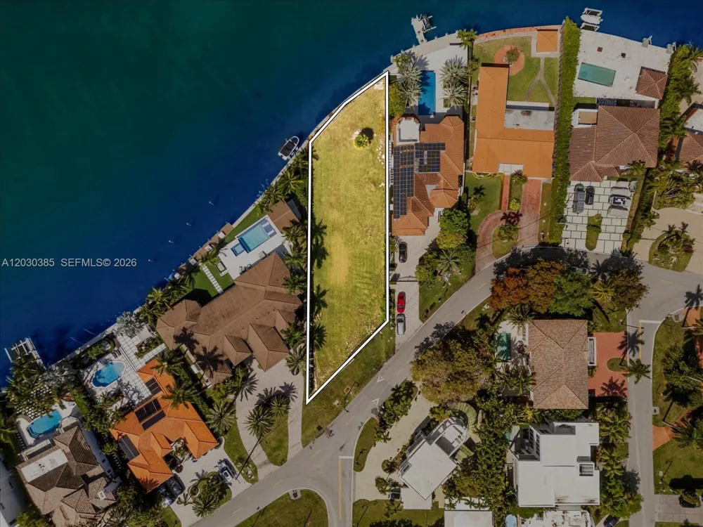 18800 Bay Rd Sunny Isles Beach, FL 33160