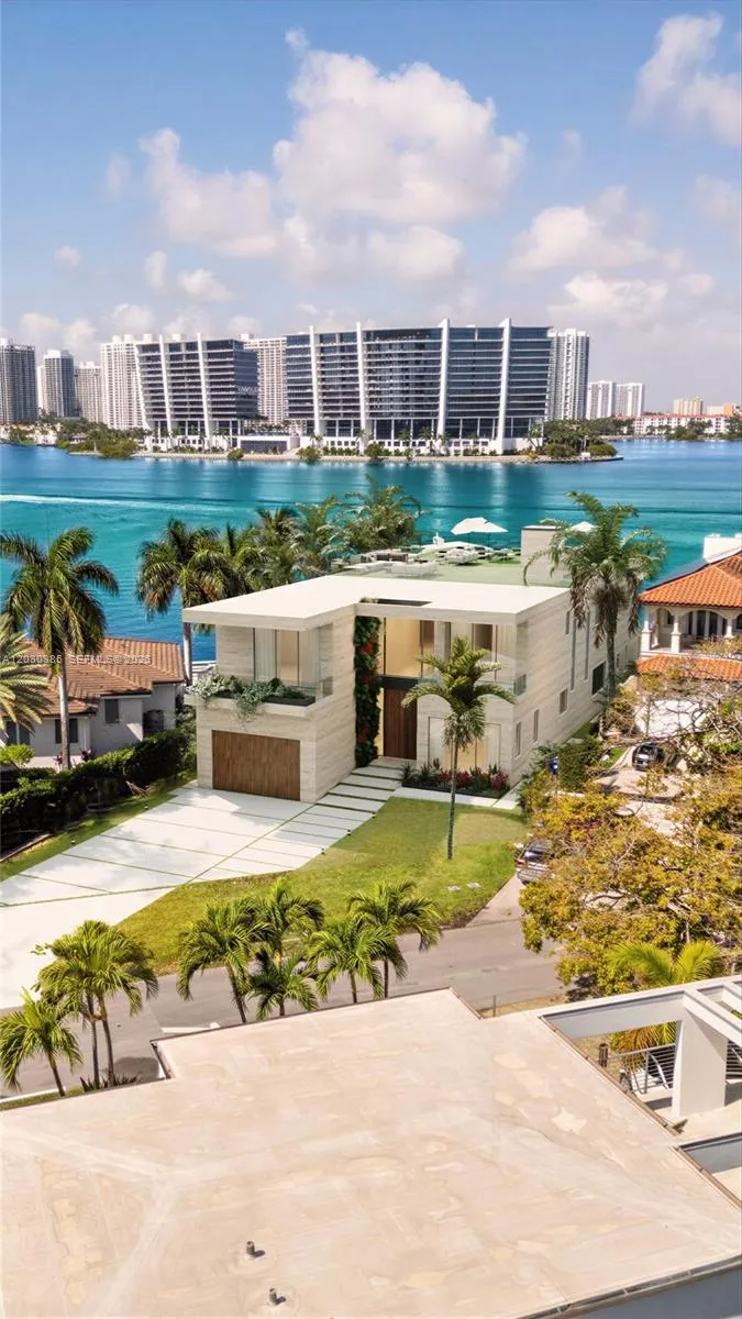 18800 Bay Rd Sunny Isles Beach, FL 33160