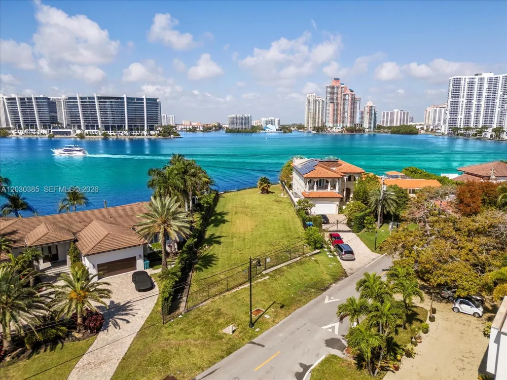 18800 Bay Rd Sunny Isles Beach, FL 33160
