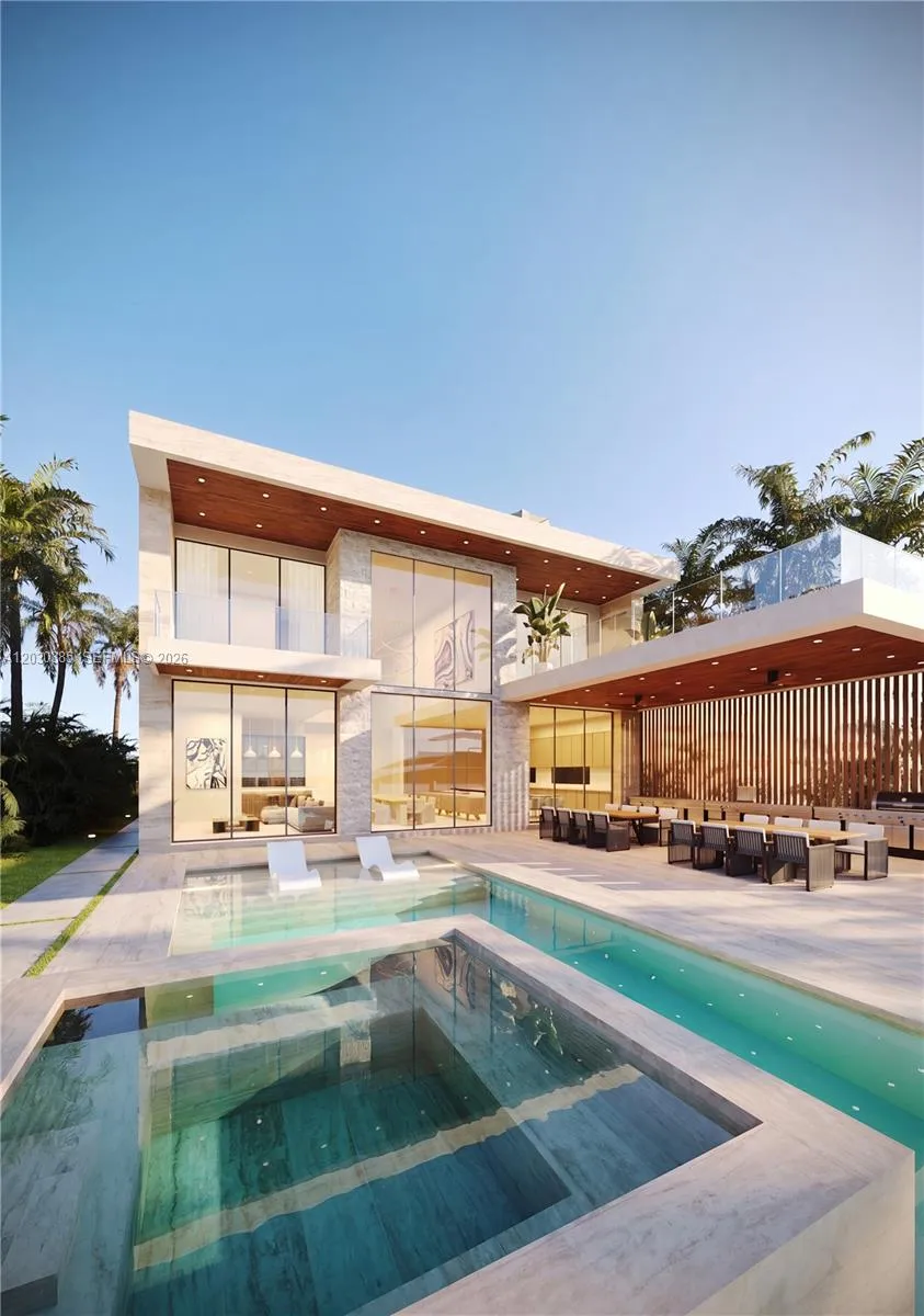 18800 Bay Rd Sunny Isles Beach, FL 33160