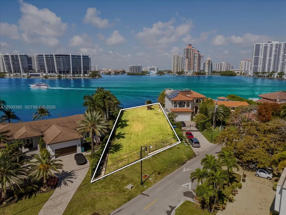 18800 Bay Rd Sunny Isles Beach, FL 33160