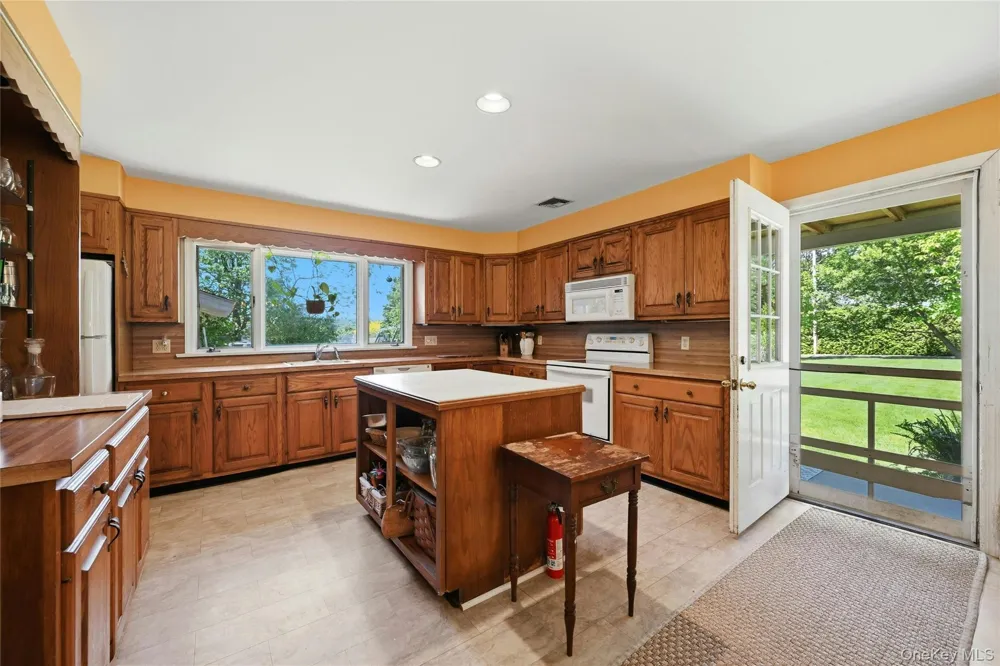 295 Jackson Street New Suffolk, NY 11956