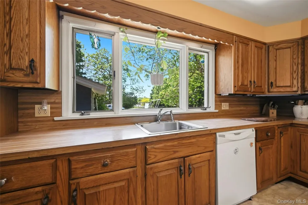 295 Jackson Street New Suffolk, NY 11956