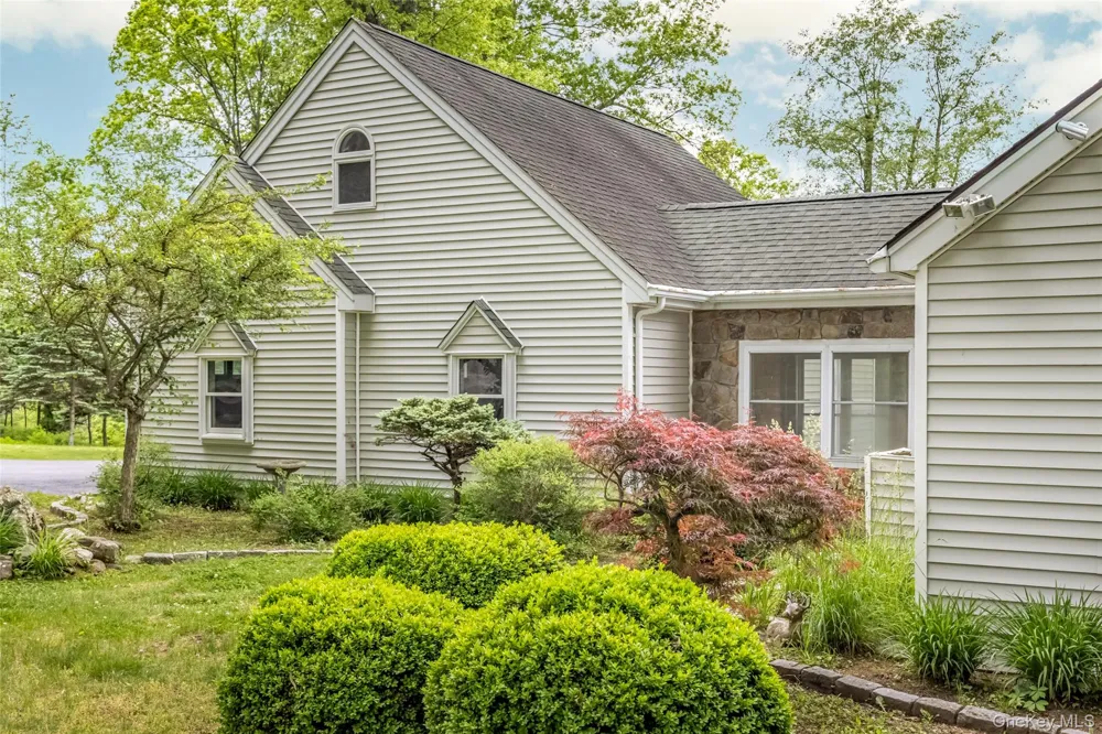 18 Military Lane Gardiner, NY 12525