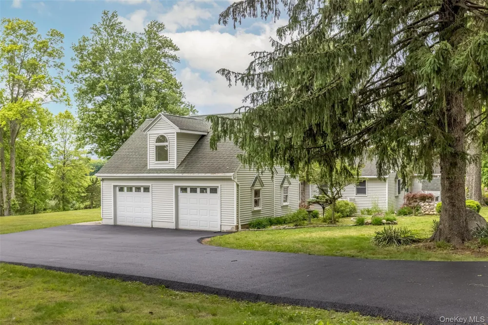 18 Military Lane Gardiner, NY 12525