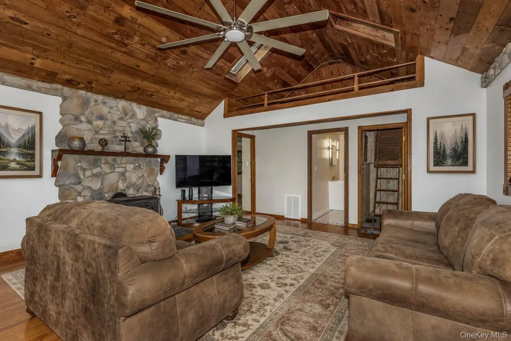 18 Military Lane Gardiner, NY 12525