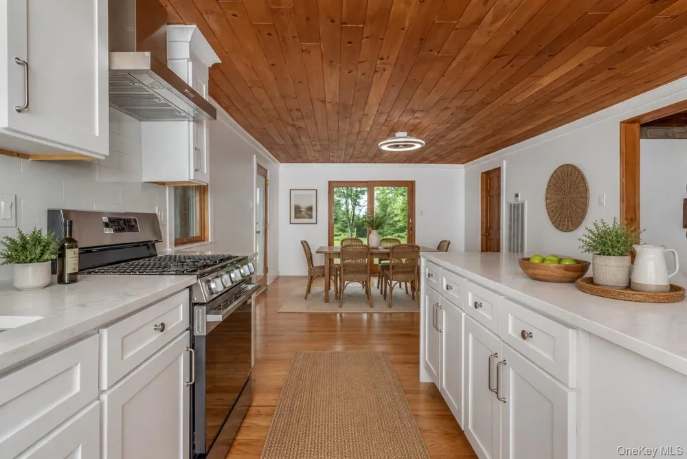 18 Military Lane Gardiner, NY 12525