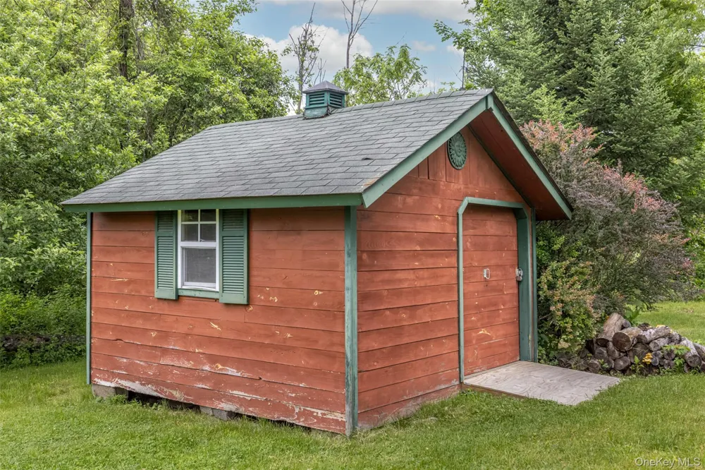 18 Military Lane Gardiner, NY 12525