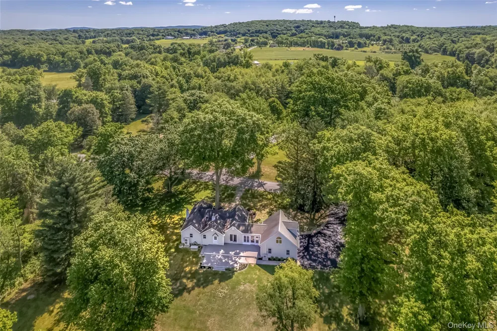 18 Military Lane Gardiner, NY 12525
