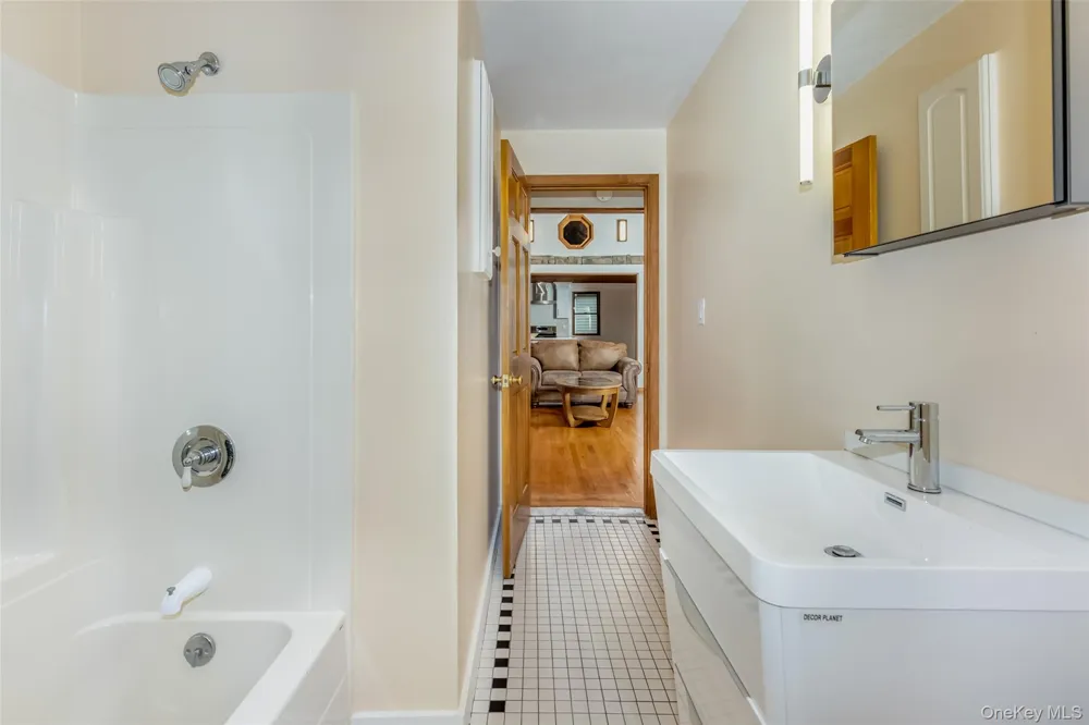 18 Military Lane Gardiner, NY 12525