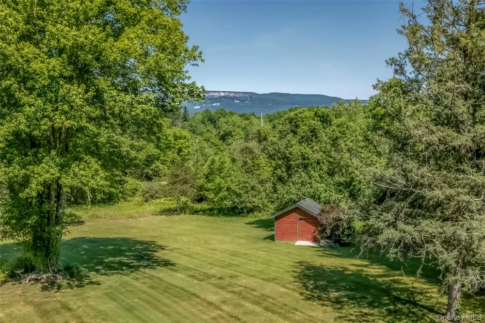 18 Military Lane Gardiner, NY 12525